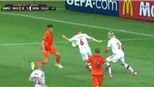 VIDEO: Trọng tài "cướp trắng" quả penalty của Hà Lan